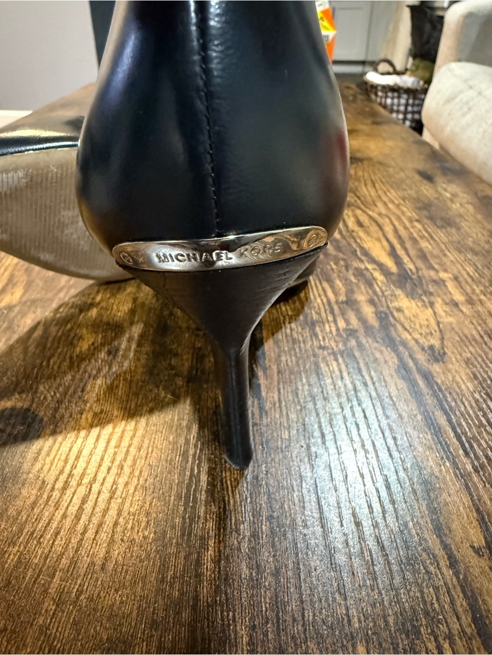 Michael Kors Black Leather Pointed Toe D’Orsay Pumps Size 9M Classic Stiletto - Picture 7 of 7